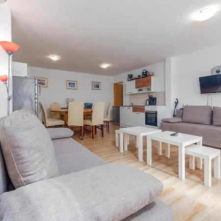 Casa vacanze Stunning In With Kitchen Biograd Na Moru