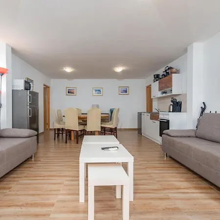 Stunning In With Kitchen Casa vacanze