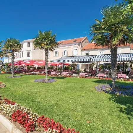 Stunning In With Kitchen * Biograd Na Moru