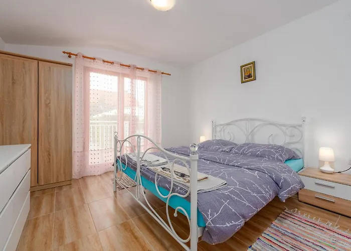 Gorgeous In Hébergement de vacances Biograd Na Moru